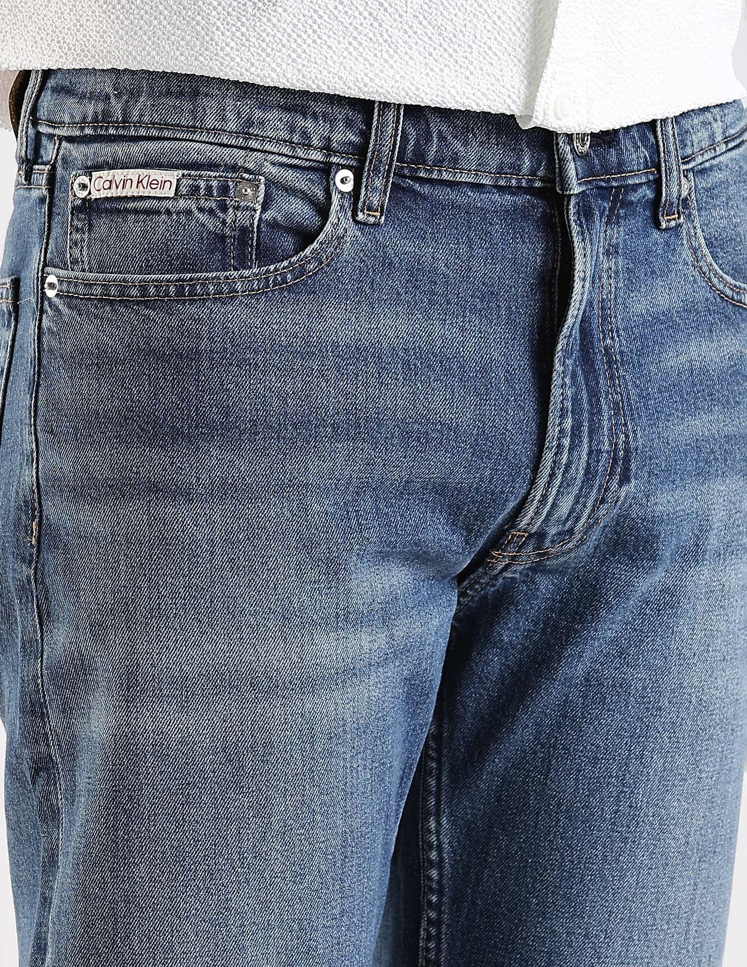 Calvin Klein Jeans Light Wash Staright Fit Mid Rise Jeans