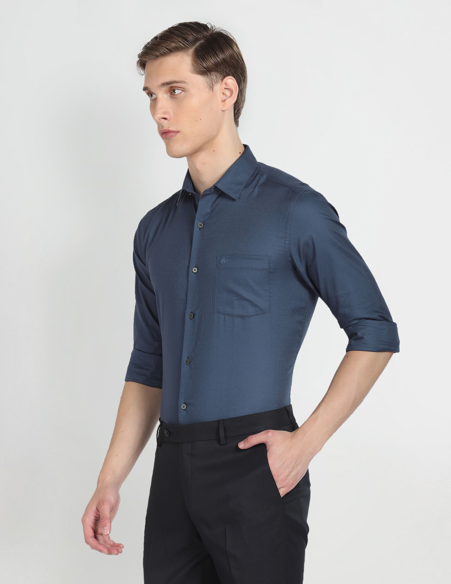 Arrow Manhattan Slim Fit Solid Shirt