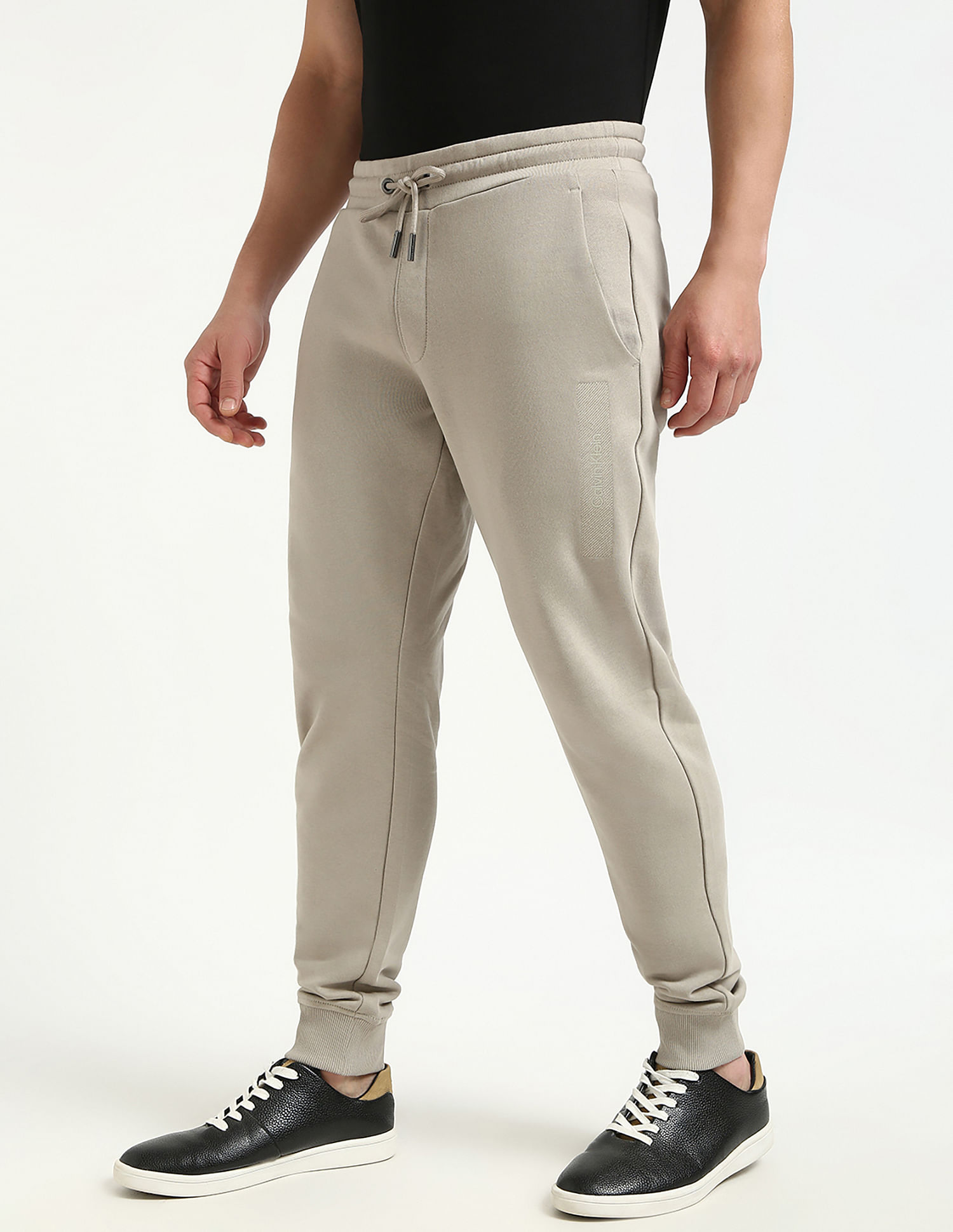 Calvin Klein Jeans Regular-Fit Solid Mid Rise Trouser