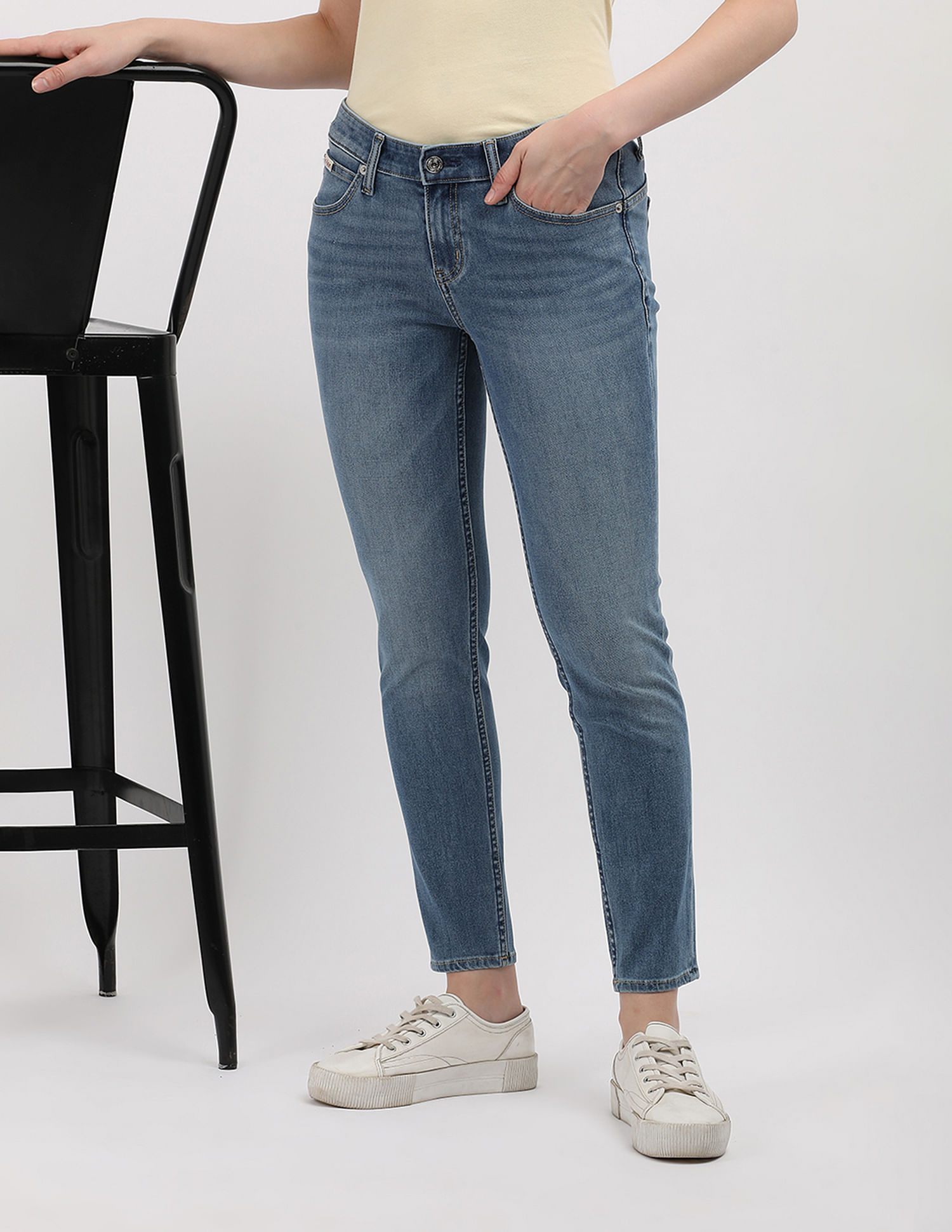 Calvin Klein Jeans Mid Rise Slim Straight Fit Jeans