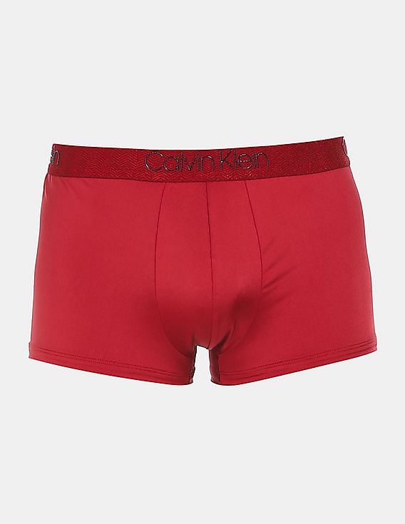 Calvin Klein Underwear Men's Solid Bright Red Mid-Rise Hip Brief Regular  (NB2539XU9 Extra Large) : : Fashion