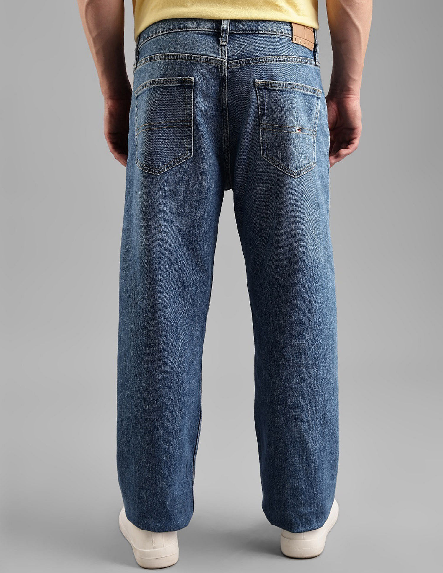 Tommy Hilfiger Light Washed Regular Fit Mid Rise Jeans