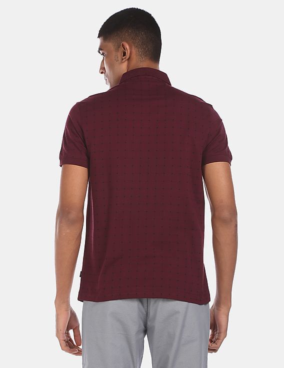maroon color polo shirt