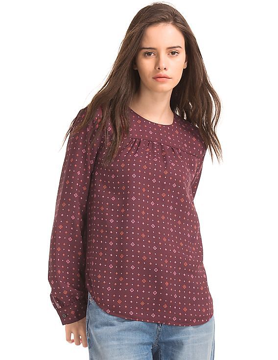 Gap deals red blouse