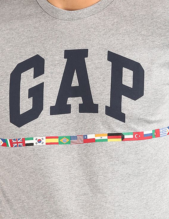 Gap deals flag shirt