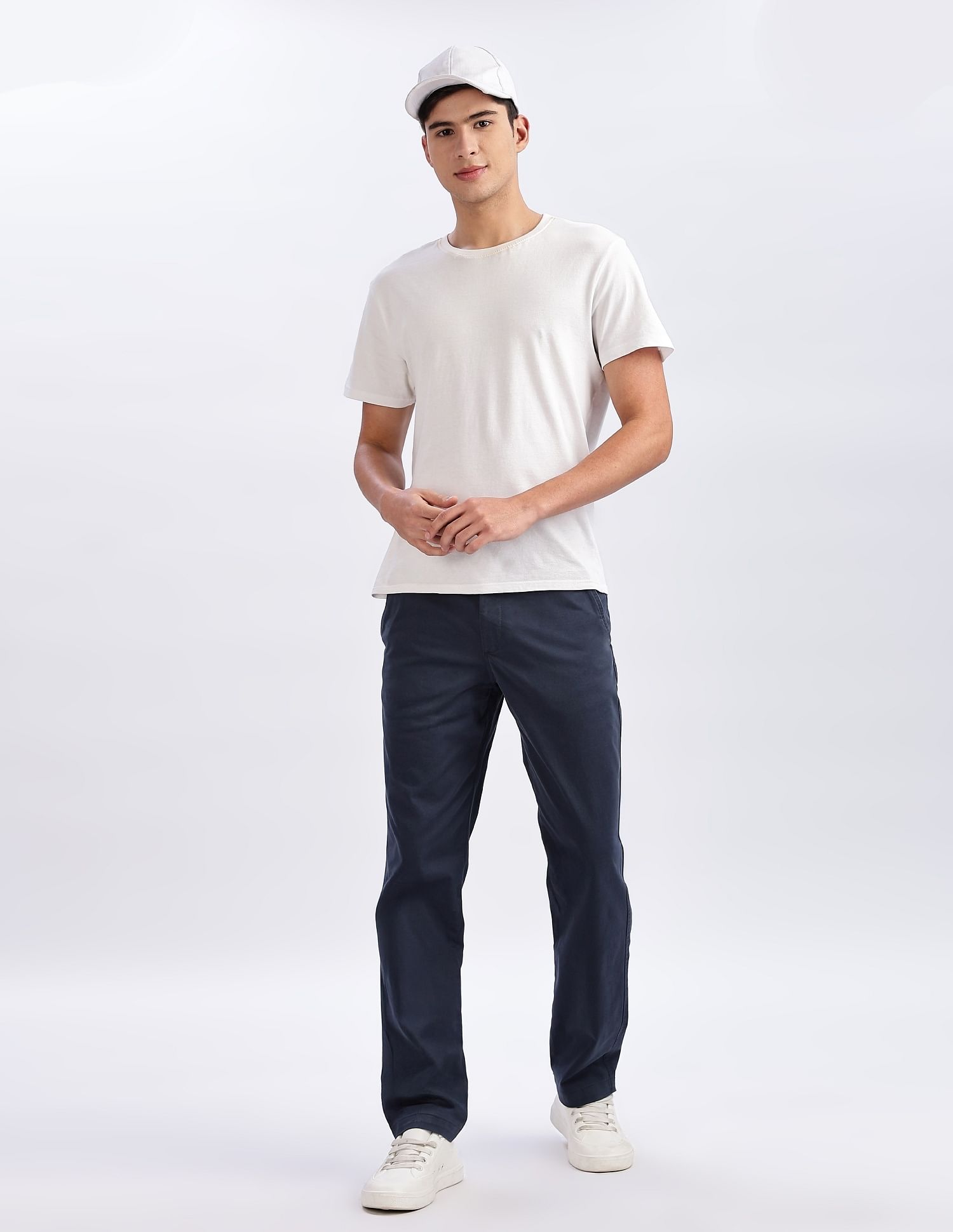 Calvin Klein Jeans Relaxed-Fit Solid Mid Rise Trousers