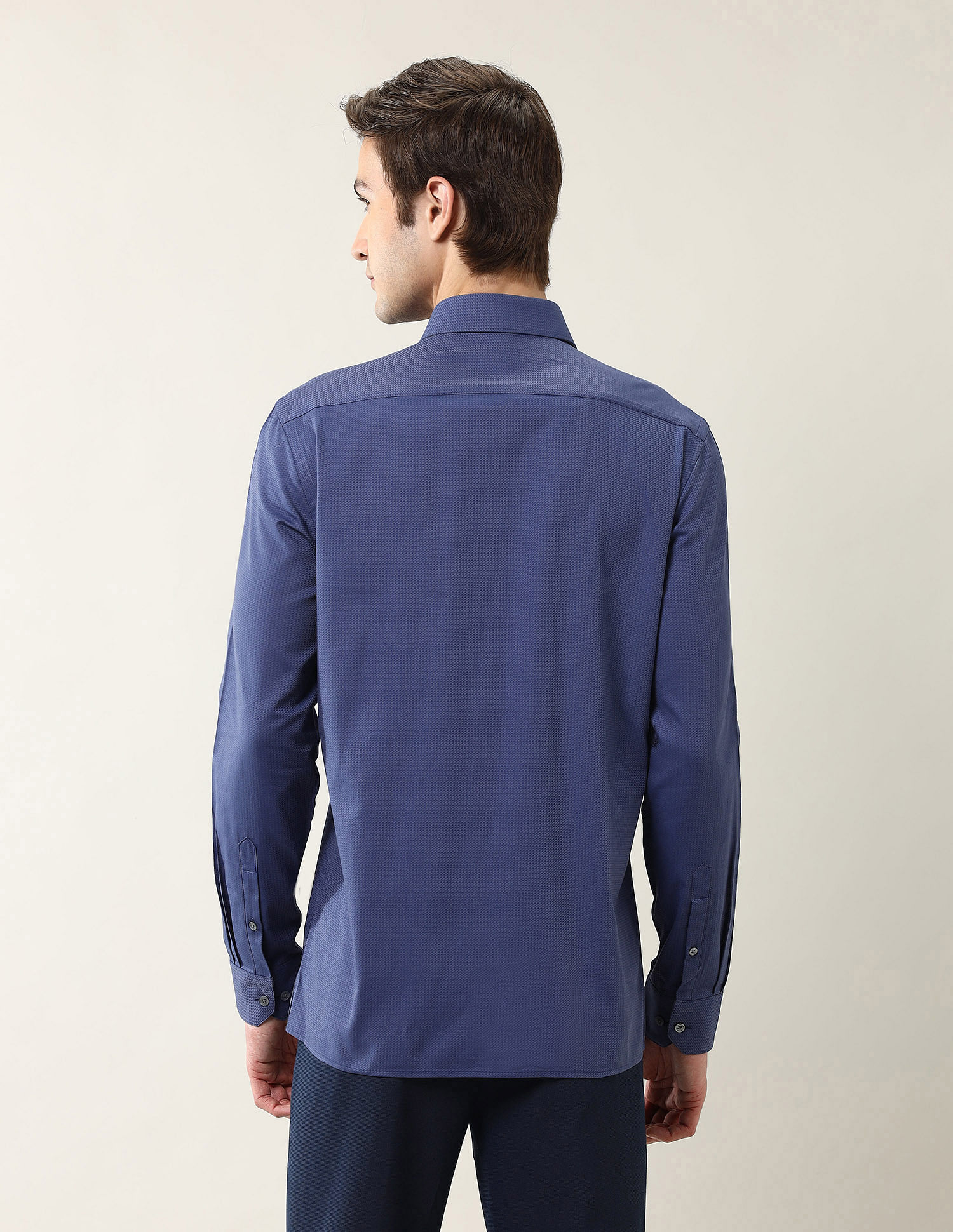 Arrow Textured Manhattan Slim Fit Ceremonial Shirt