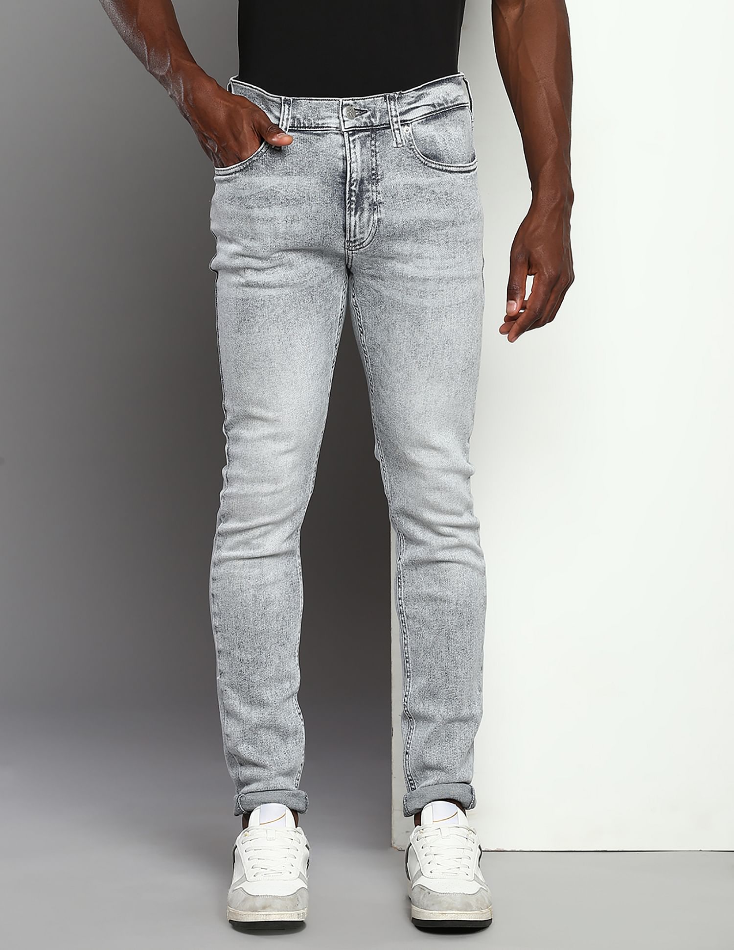 Buy Calvin Klein Jeans Mid Rise Rinse Jeans NNNOW