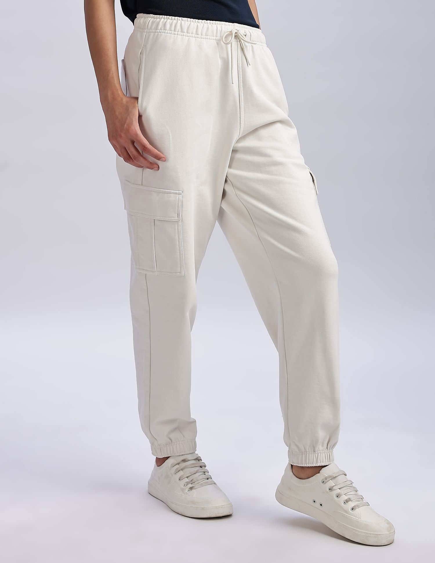 Calvin Klein Jeans Regular-Fit Solid Mid Rise Trouser