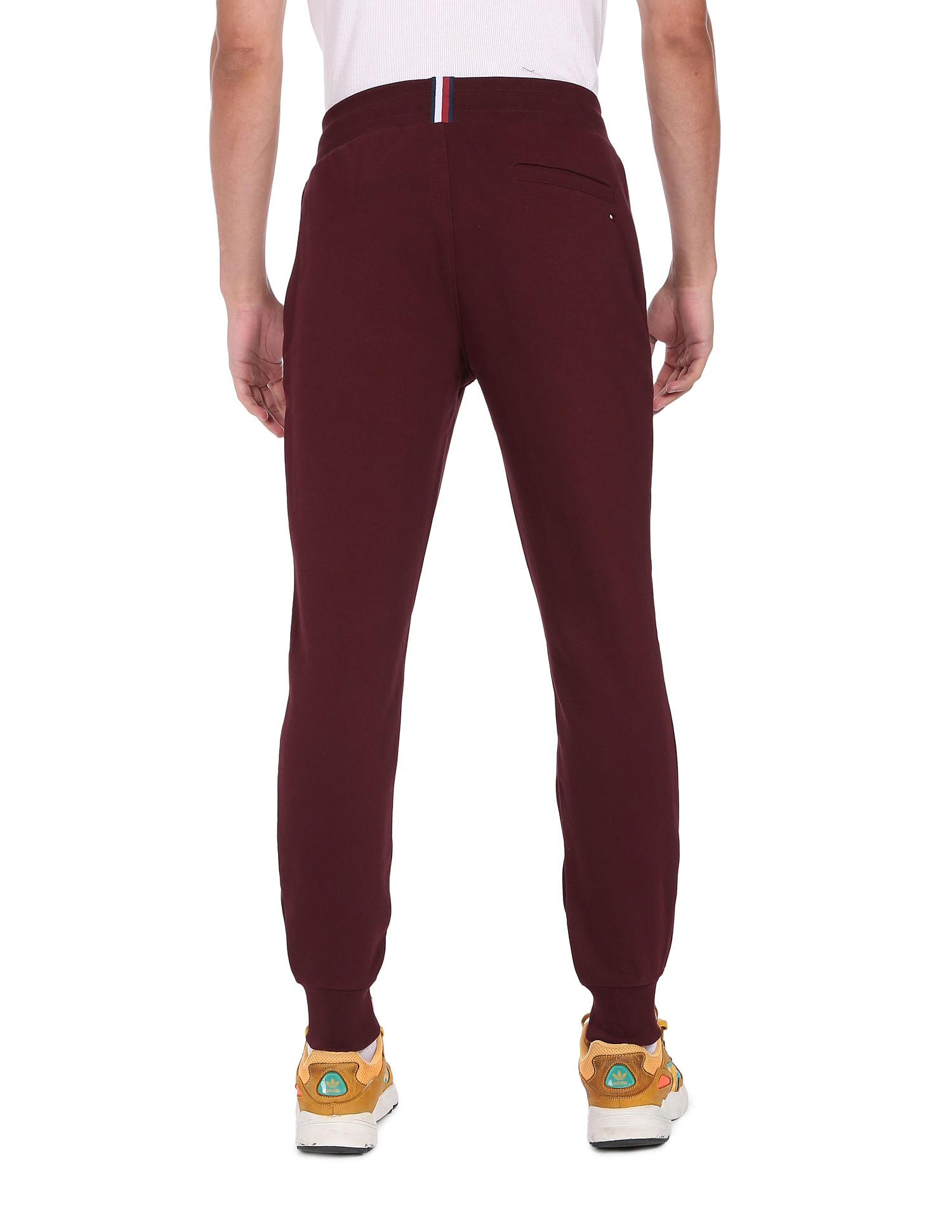 Buy Tommy Hilfiger Men Maroon Mid Rise Essential Monogram Sweatpants -  NNNOW.com