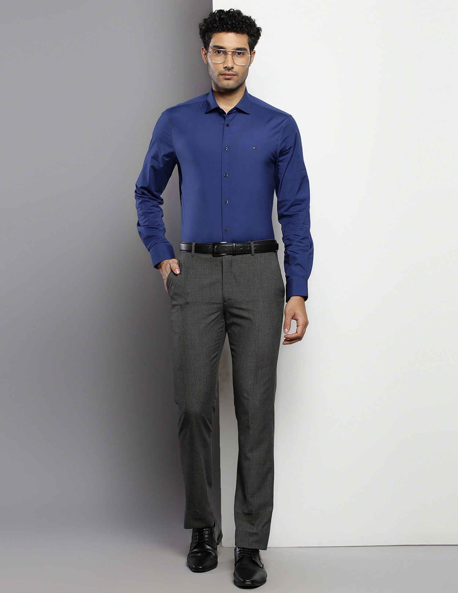 Tommy Hilfiger Cutaway Collar Solid Shirt