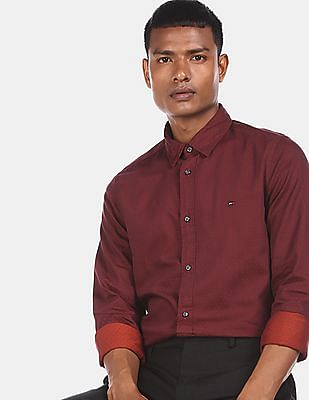 Tommy Hilfiger Men Burgundy Slim Fit Two Tone Dobby Casual Shirt