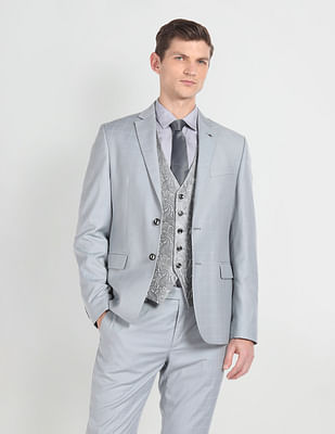 Three-piece suits for men: Nothing looks better on formal occasions | HT  Shop Now