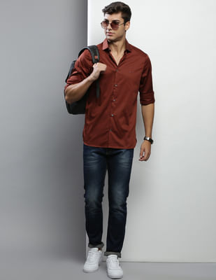 (取寄) トミーヒルフィガー メンズ    men Zell Medium Brown Buy Tommy Hilfiger Men Brown Solid Cotton Sateen Slim Fit Casual