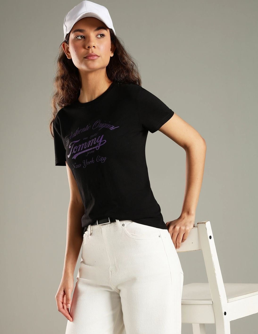 Buy Tommy Hilfiger Logo Regular Fit Cotton T-Shirt - NNNOW.com