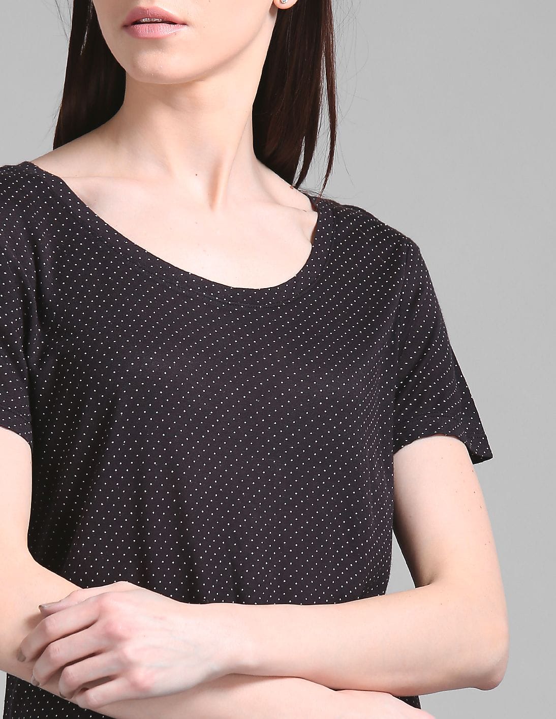 Buy GAP Women Black Polka Dot Print High-Low T-Shirt - NNNOW.com