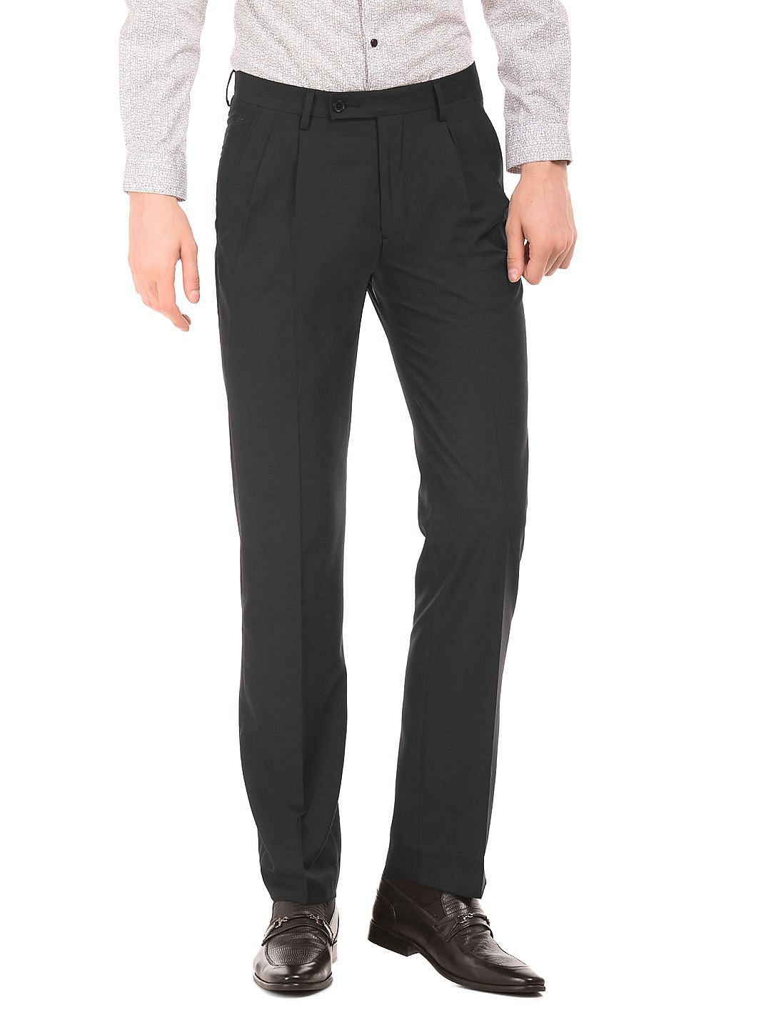 Buy Arrow Men Pleated Front Regular Fit Trousers - NNNOW.com